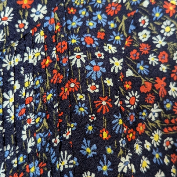 GAP - Red, white and blue floral pintuck blouse - Picture 3 of 4